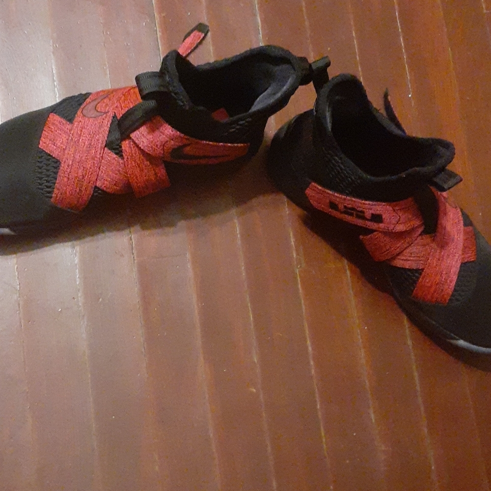 shoes - Picture 2 of 5